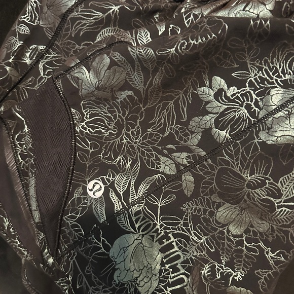 Lululemon hotty hot shorts - Picture 2 of 3